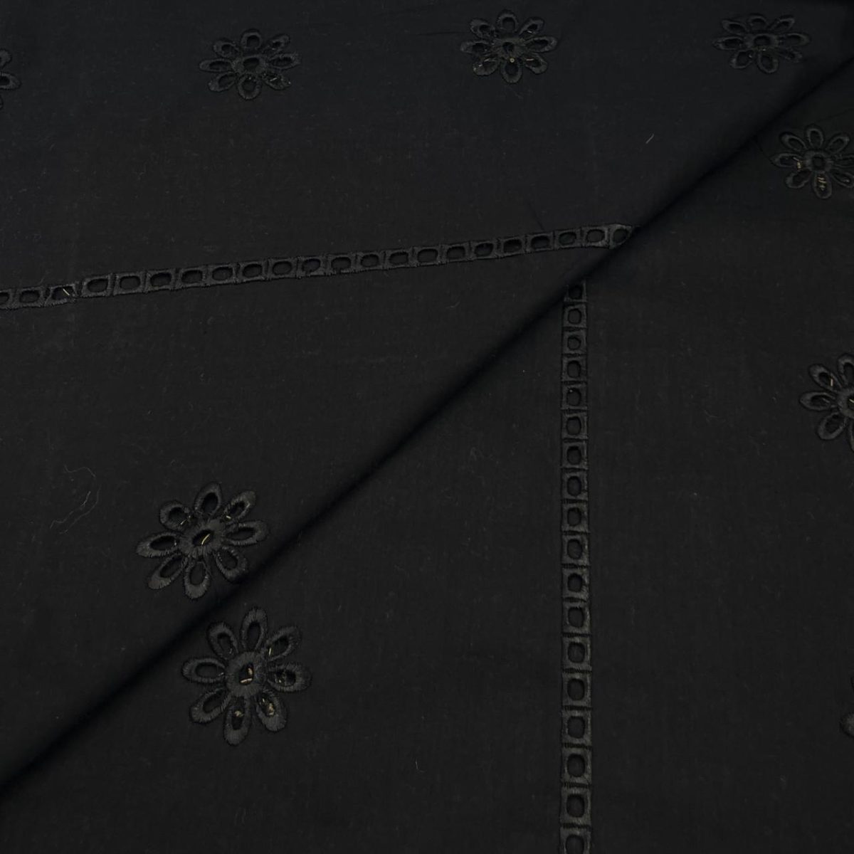 Lawn Boring Embroidery D25905 - Image 1