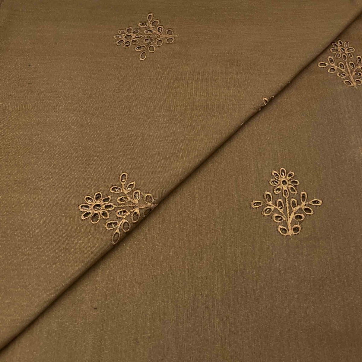 Silk Karandi Boring Embroidery D26D102 - Image 1