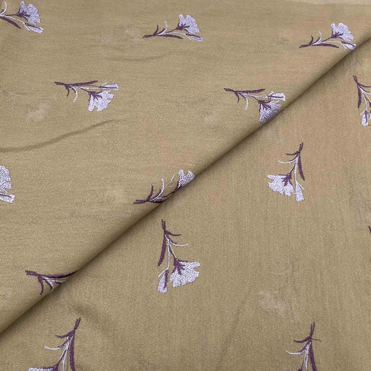 Silk Karandi Embroidery D26D118 - Image 1