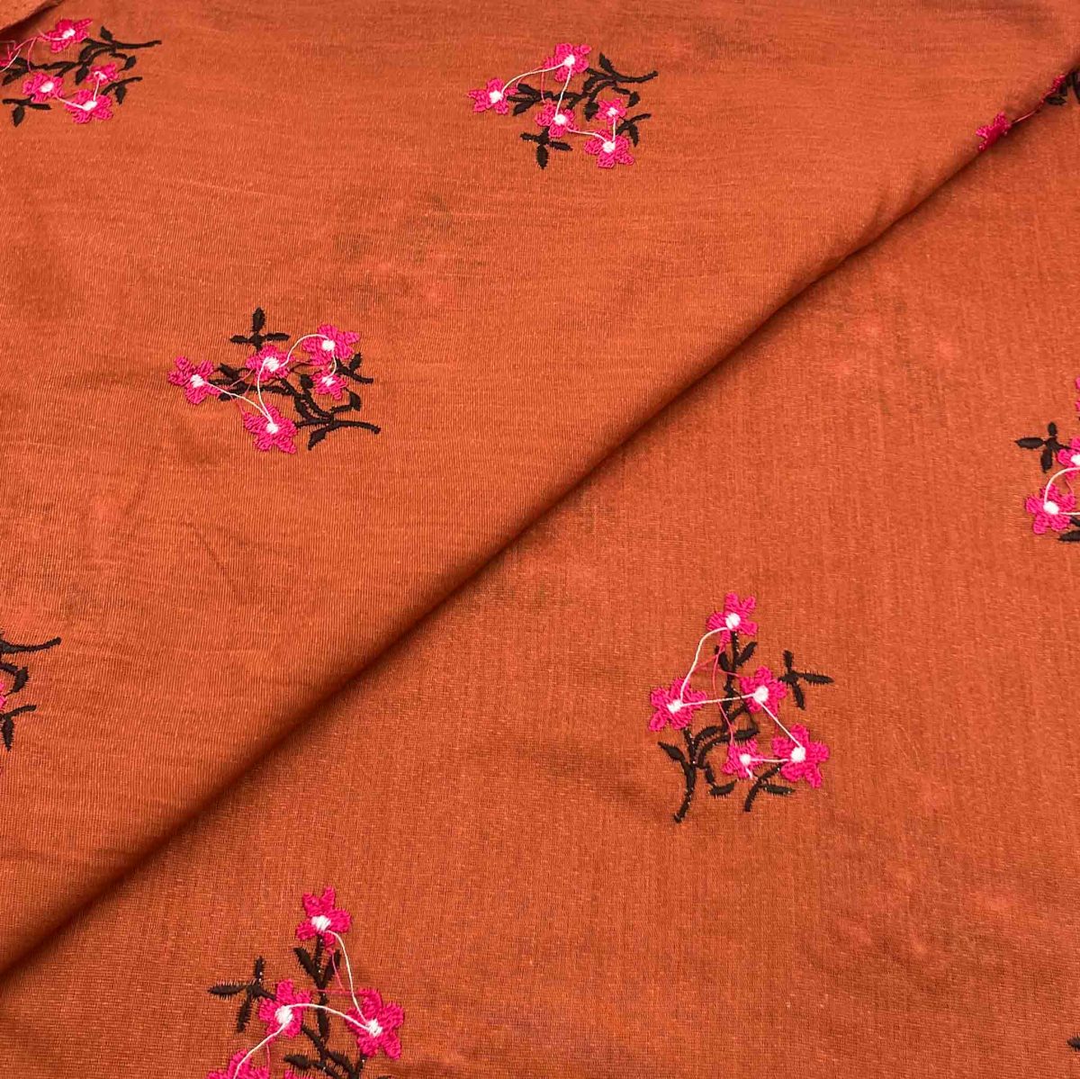 Silk Karandi Embroidery D26D137 - Image 1