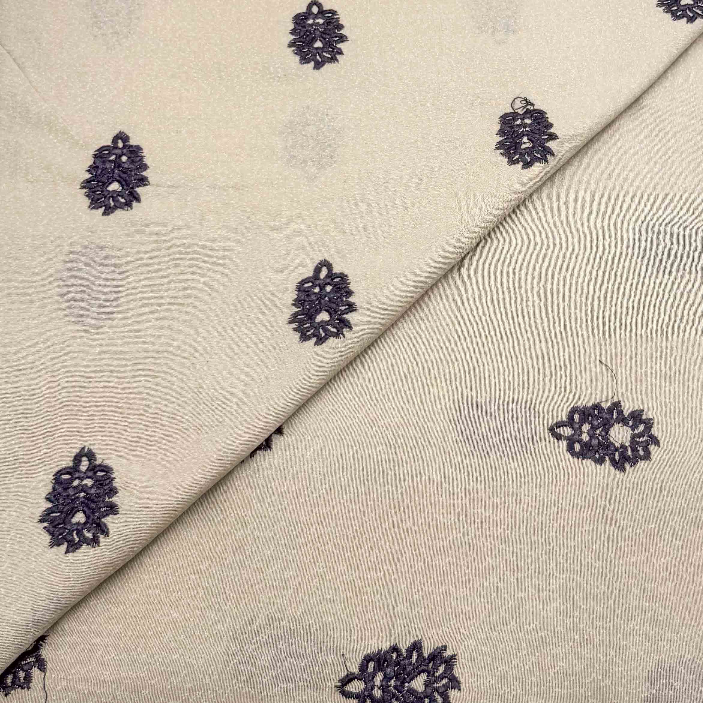 Articles Embroidery-09 Silk Karandi Embroidery D27D182 - Image 1
